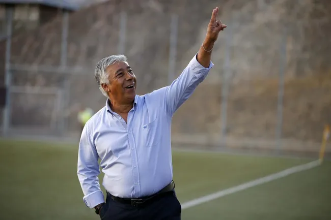 Osvaldo Hurtado se queda con la barra de la U en Chile, a pesar de ser ídolo de la UC