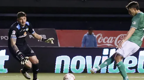 Diego Carreño se arriesgó y cometió un error que costó un gol.