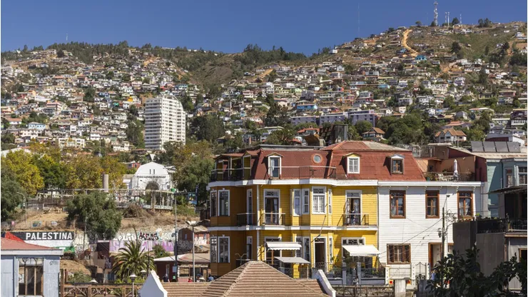 Descubre las 10 peores ciudades para vivir en Chile, según la IA.