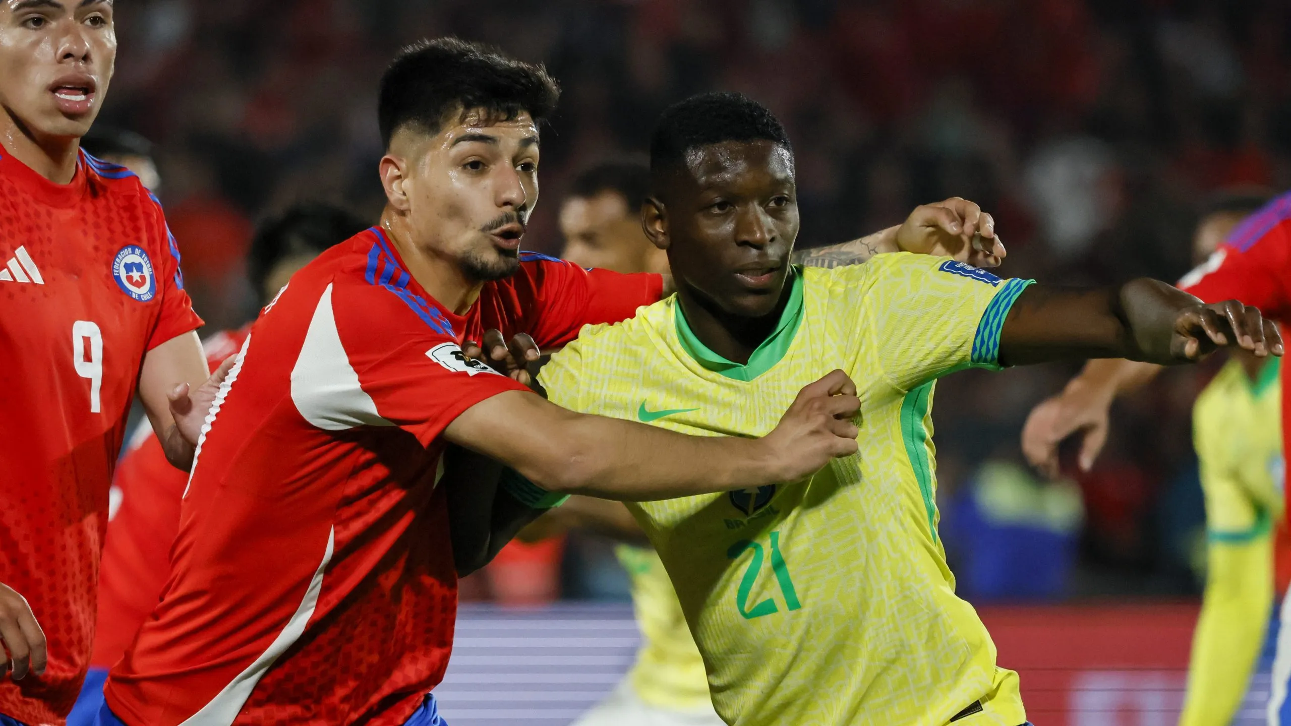 Williams Alarcón está lesionado y puede ser baja en Chile. Foto: Photosport.