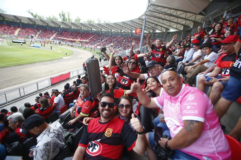 Los hinchas de Rangers se ilusionan con el ascenso. Jose Robles/Photosport