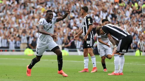 Botafogo lo gana con uno menos.