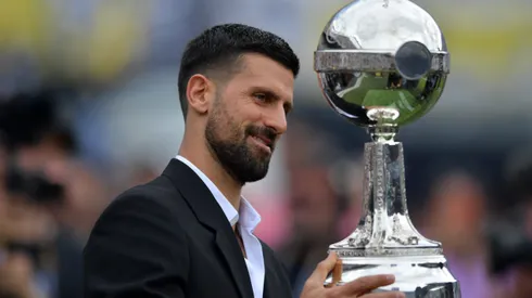 Novak Djkovic con la Copa Libertadores.
