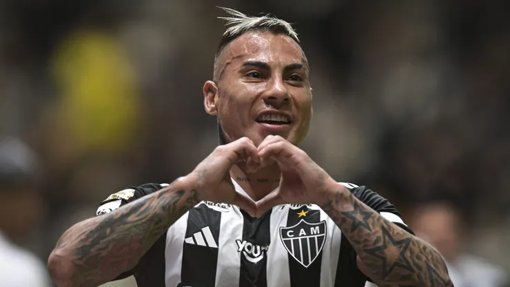 Eduardo Vargas lucha por ser titular.