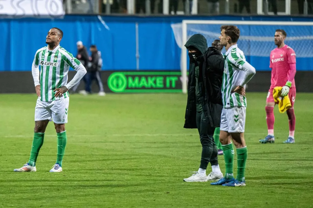 Destrozan a Pellegrini por fea derrota en Conference League.