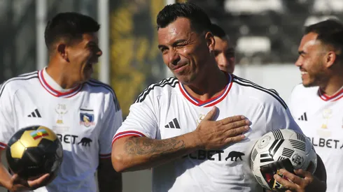 Esteban Paredes causa furor donde vaya.