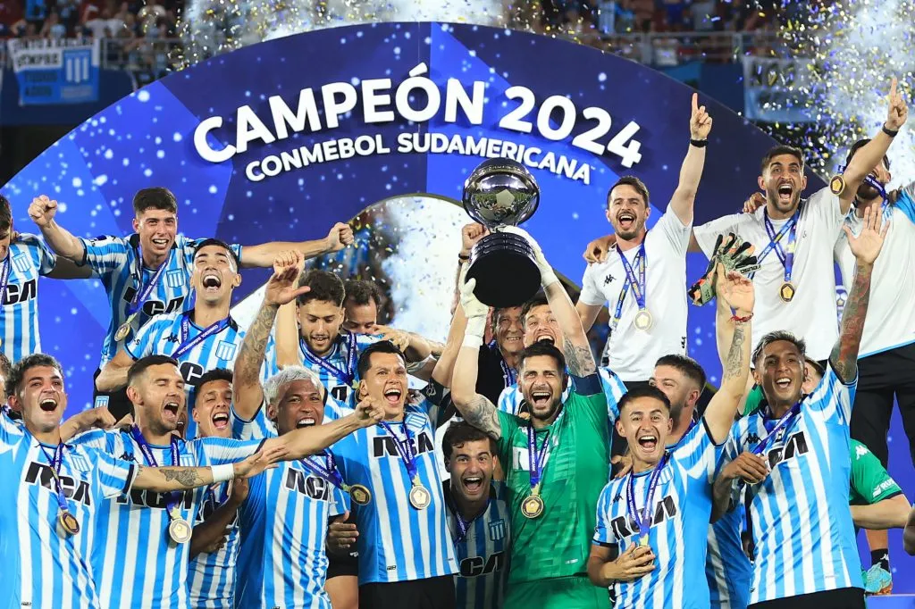 Gabriel Arias levantó la Copa Sudamericana. Imagen: Getty.