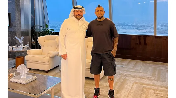 Arturo Vidal y el empresario Moutaz Al-Khayyat