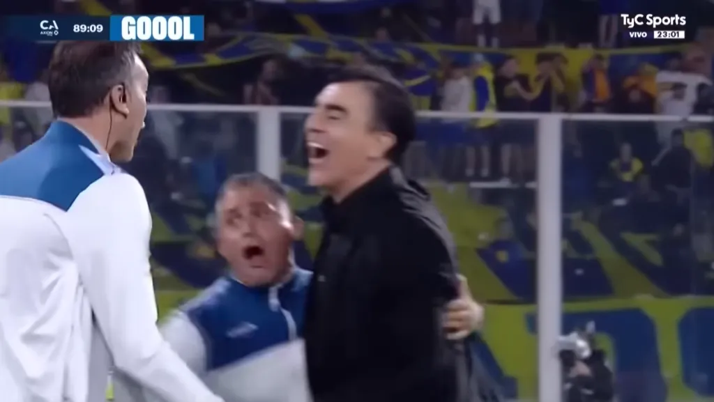 Así gritó Gustavo Quinteros el gol de Agustín Bouzat que le dio la victoria a Vélez. (Captura TyC Sports).