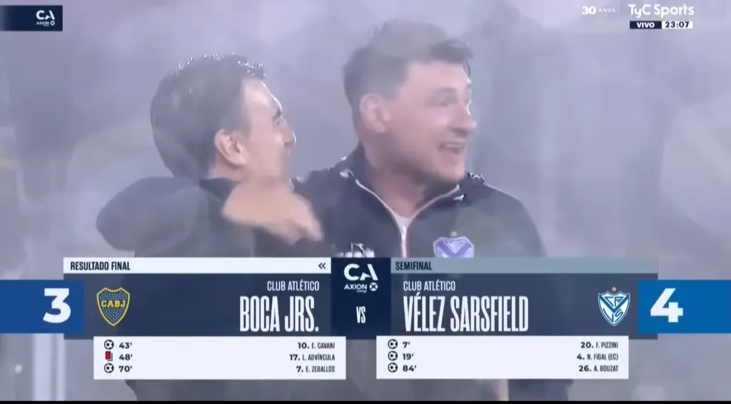 Gustavo Quinteros junto a su preparador físico, Hugo Roldán. Lo tuvo en la UC y en Colo Colo. (Captura TyC Sports).