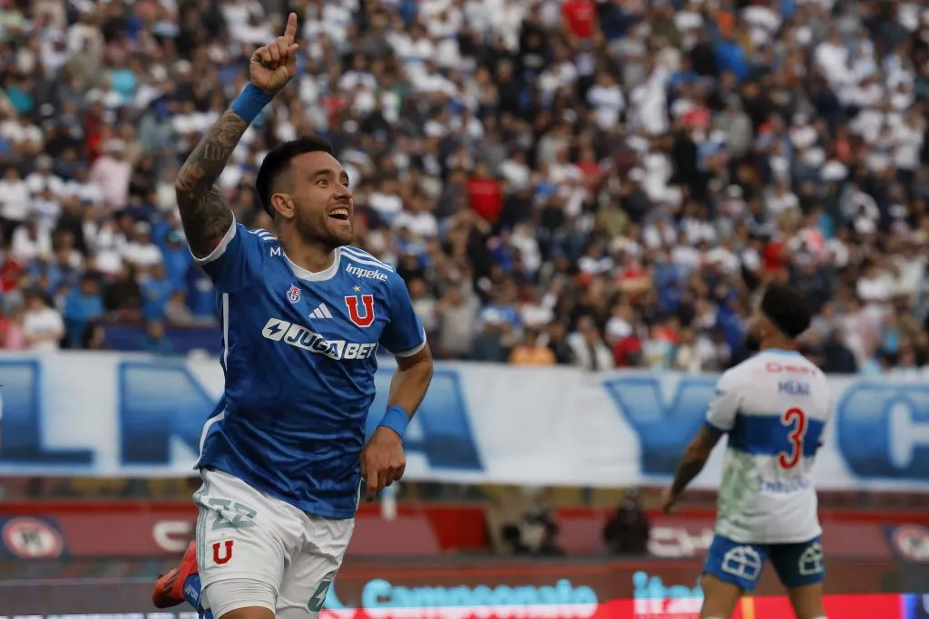 Matías Zaldivia celebra el 2-1 de Universidad de Chile sobre la UC. (Andrés Piña/Photosport).