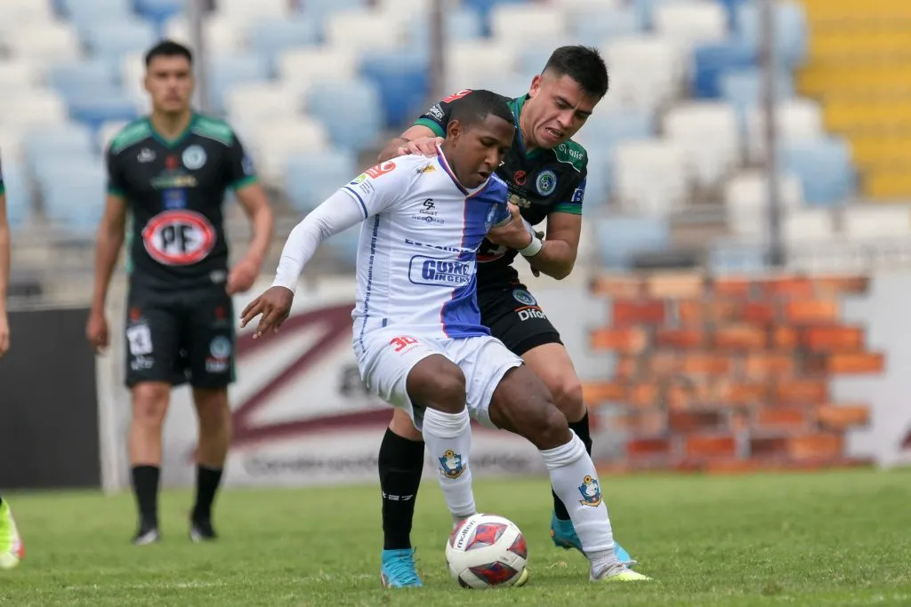 Luis Guerra ante Deportes Puerto Montt. (Pablo Quiroz/Photosport).