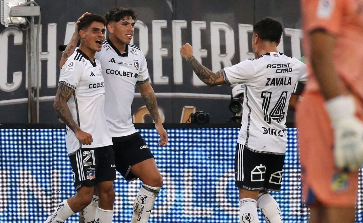 Figura de Colo Colo golpea la mesa por su continuidad