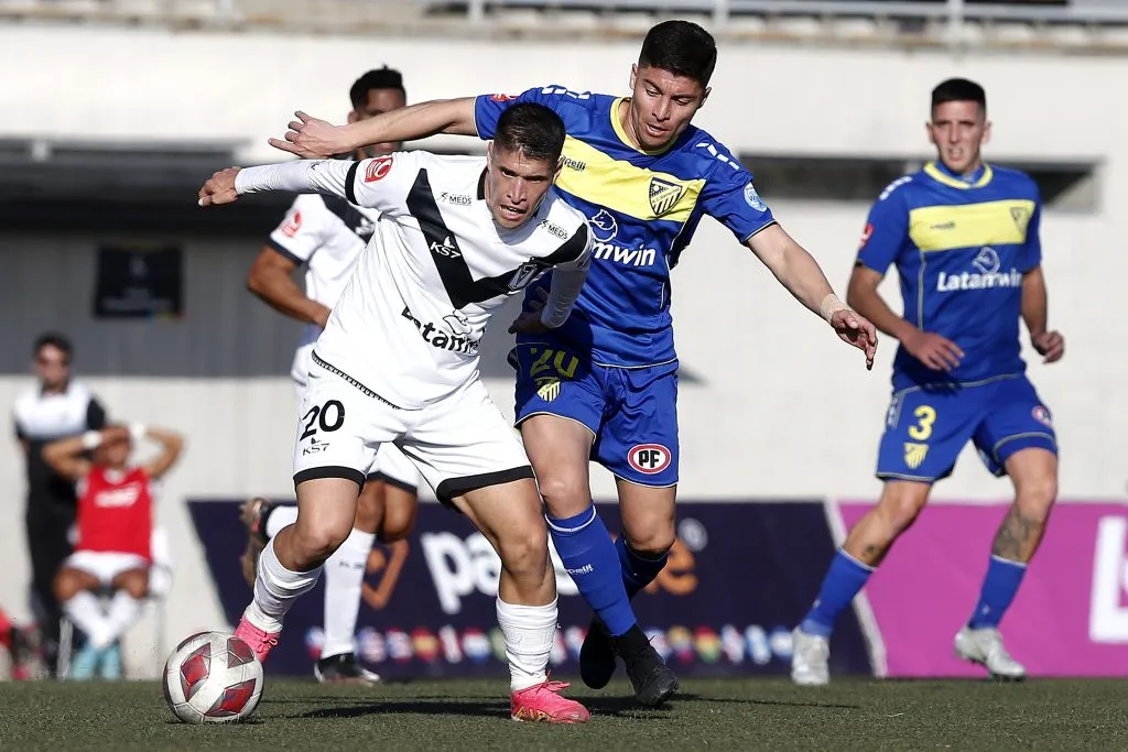 Gonzalo Tapia se ha dado la vuelta larga antes de volver a sonar en U de Chile. Foto: Javier Salvo/Photosport