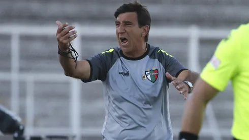 Costas tuvo un breve paso por el fútbol chileno