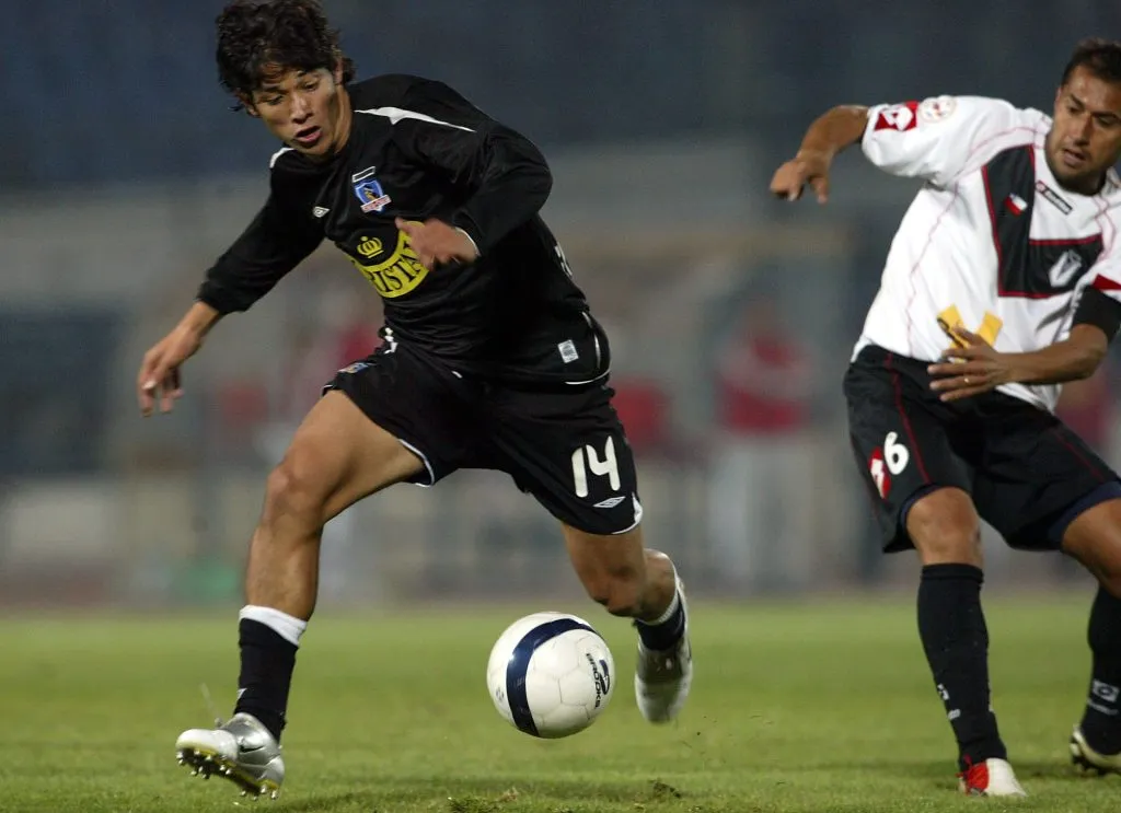 Mauricio Pozo marca a Matías Fernández en su época de jugador de Santiago Morning. (LUIS HIDALGO/PHOTOSPORT).