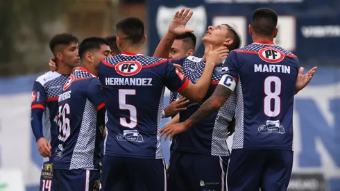 Los jugadores de Deportes Recoleta festejan contra Santiago Morning, en los cuartos de final de la Liguilla de Ascenso de la Primera B 2024.