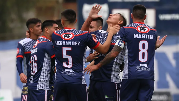 Los jugadores de Deportes Recoleta festejan contra Santiago Morning, en los cuartos de final de la Liguilla de Ascenso de la Primera B 2024.
