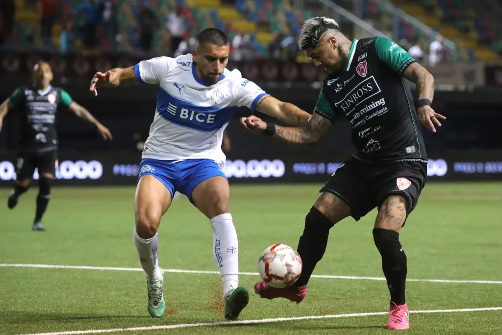 Juan Carlos Gaete enfrenta la marca de Branco Ampuero. (Jonnathan Oyarzun/Photosport).