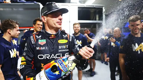 Max Verstappen descorchó champaña en Las Vegas.