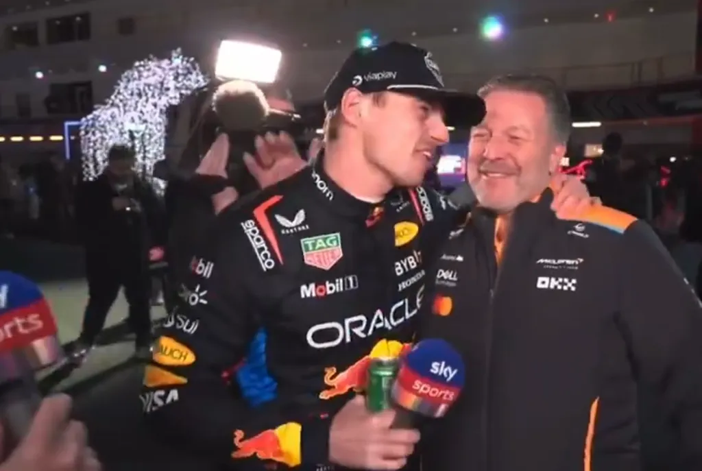 El momento de Verstappen con Zak Brown. (Captura Sky Sports).