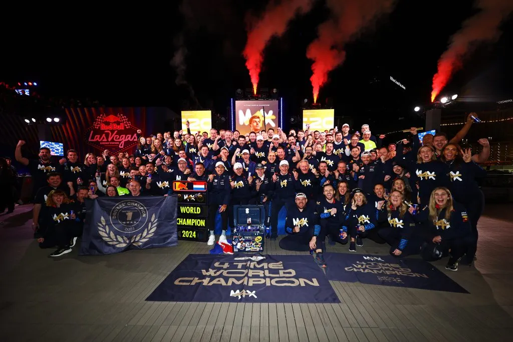 Parte del festejo de Verstappen. (Mark Thompson/Getty Images).