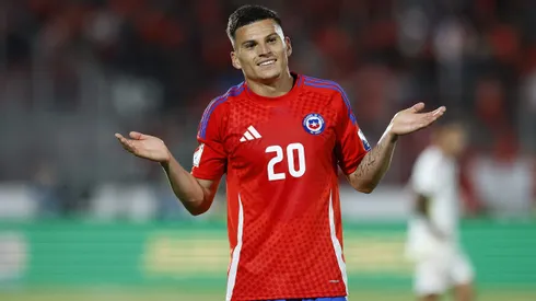 Lucas Cepeda celebrando con la Roja ante Venezuela.