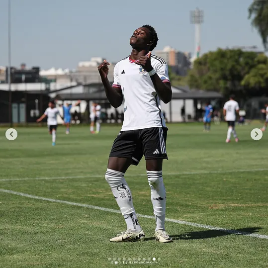Manley celebrando su gol ante la U. Foto: Fútbol Joven Colo Colo
