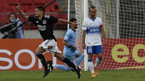 Leonardo Gil celebra ante los ojos del Chapa Fuenzalida. Los dos salieron al baile en voz de Juan Tagle.