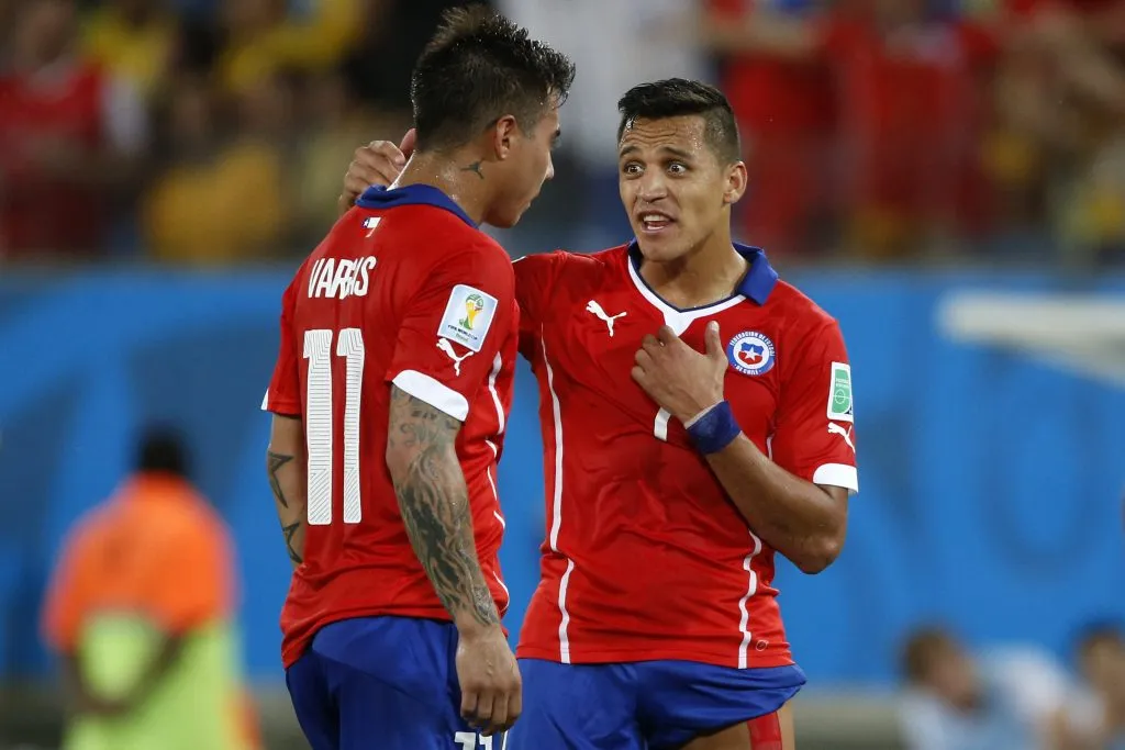 Una lucha que puede beneficiar a La Roja: si Vargas se apura, puede alcanzar a Alexis como goleador histórico de la selección chilena.