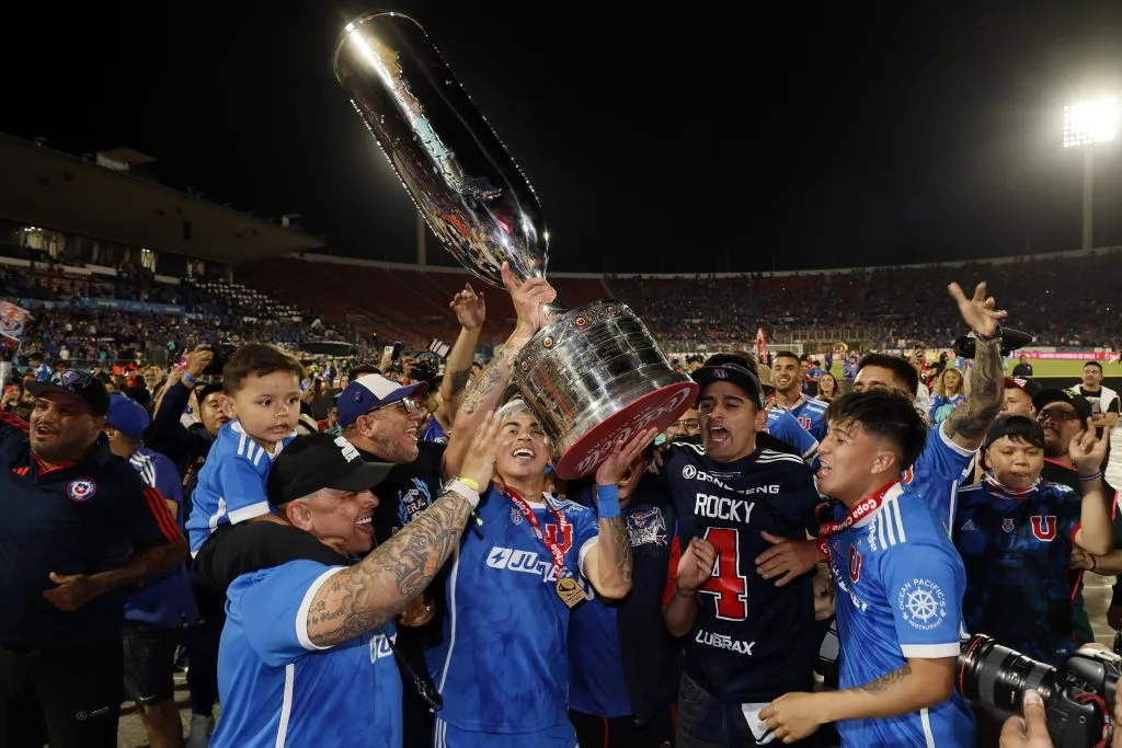 Marcelo Morales celebra la Copa Chile con la U. Foto: Andres Pina/Photosport
