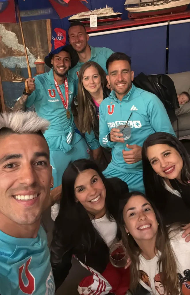 Las familias de la U en la fiesta por el título.