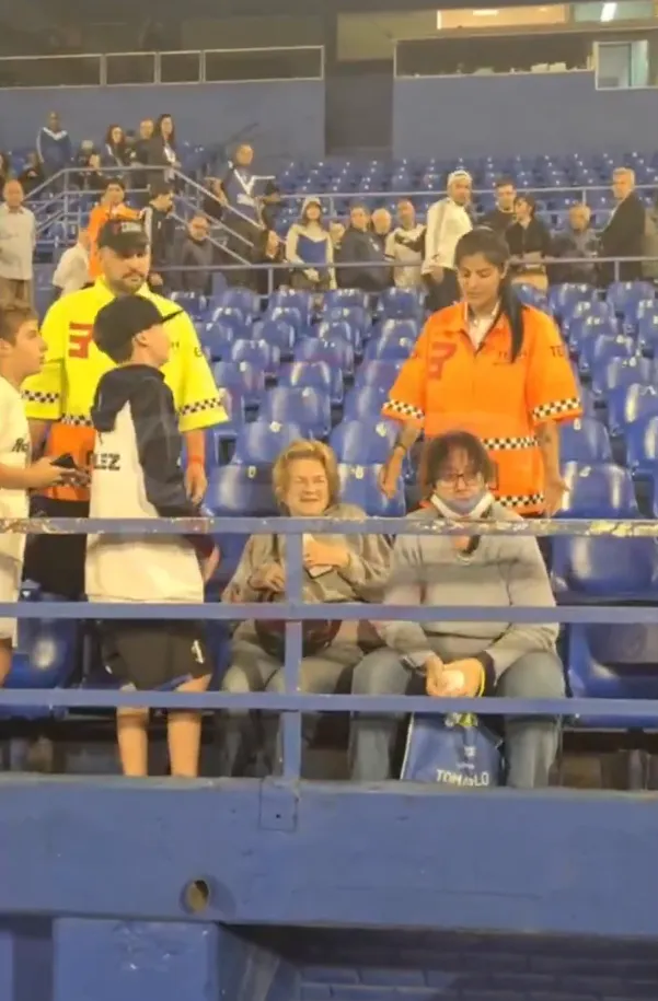 El niño insiste en que la camiseta era para él. (Captura ESPN).