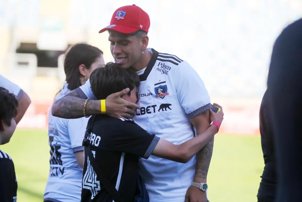 Pese a sus deseos de emigrar, en Colo Colo buscarán la renovación de Carlos Palacios. | Foto: Photosport.