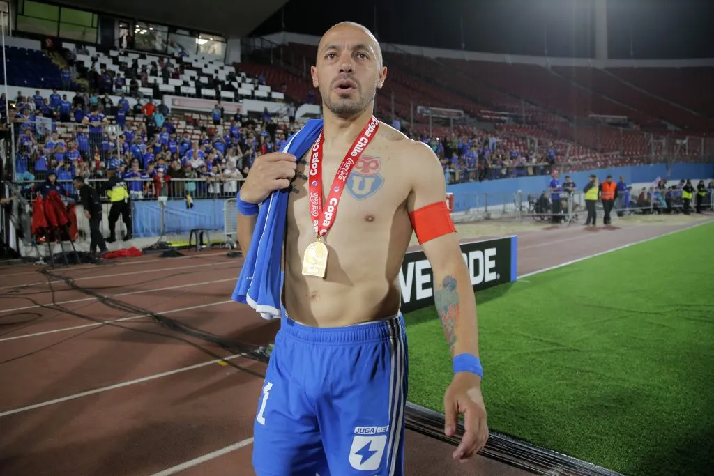Marcelo Díaz celebró con la U la Copa Chile 2024. FOTO: Javier Torres/Photosport