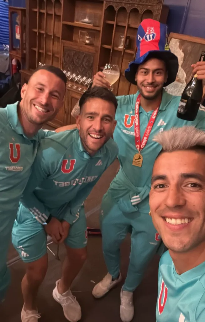 La banda de los argentinos celebró en U de Chile.