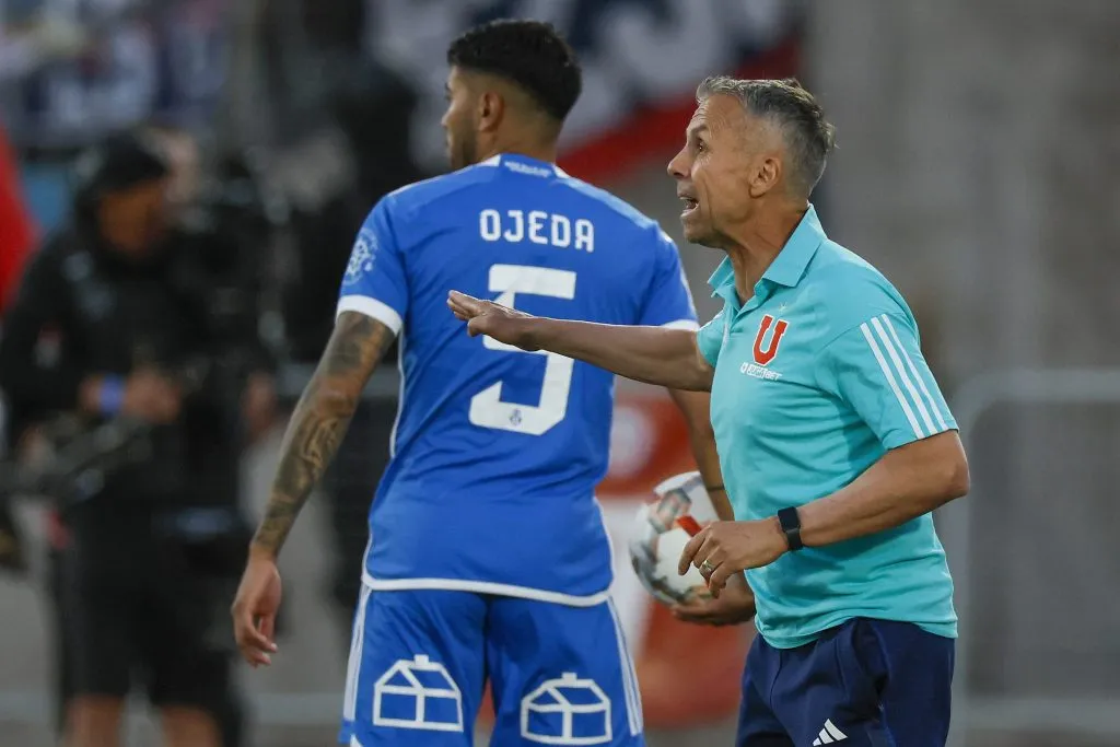 Gustavo Álvarez se la jugó por Emmanuel Ojeda de titular. Y el “5” respondió. (Andres Pina/Photosport).