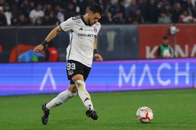 Ramiro González en acción ante Coquimbo Unido. (Marcelo Hernandez/Photosport).