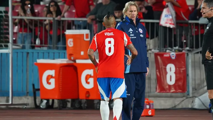 Vidal y Gareca se dieron un abrazo en la Roja