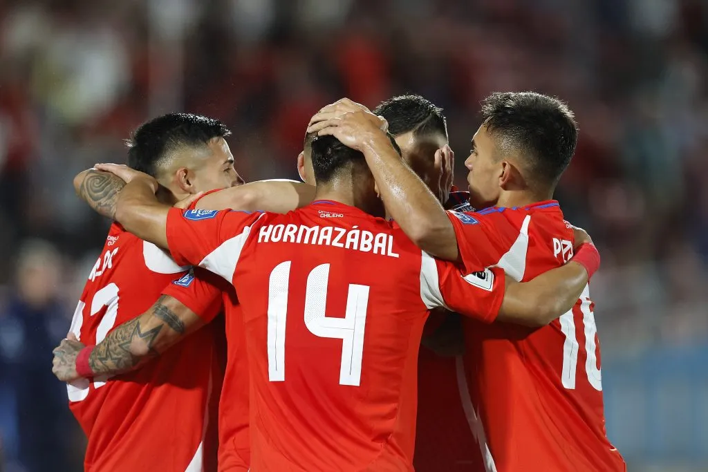 Fabián Hormazábal y Chile celebran el 3-2 ante Venezuela. (Pepe Alvujar/Photosport).