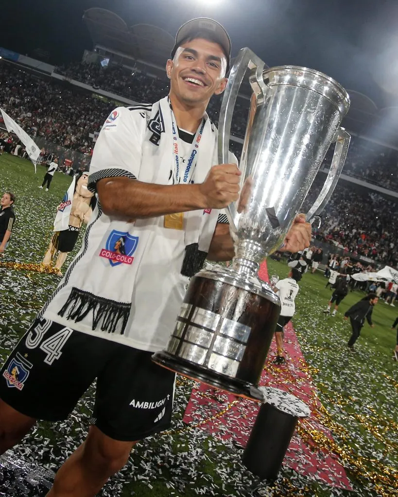 Vicente Pizarro renovó con Colo Colo y lo hizo con una cláusula bastante especial. Foto: Colo Colo.