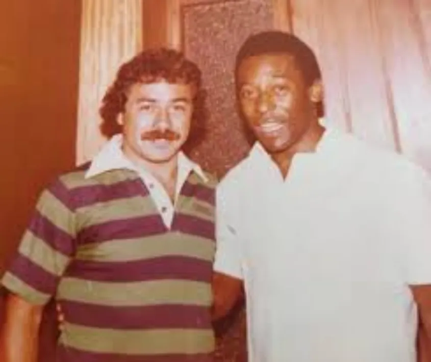 Caszely junto a Pelé en una foto del recuerdo