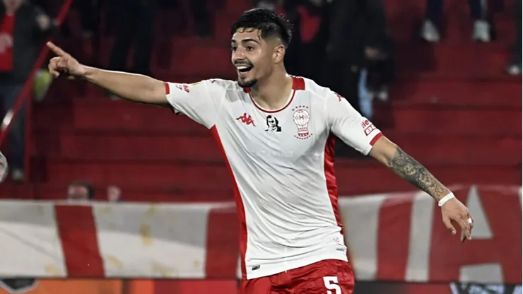 Alarcón marcó un golazo por Huracán en plena fecha FIFA en la que fue desconvocado por la Roja