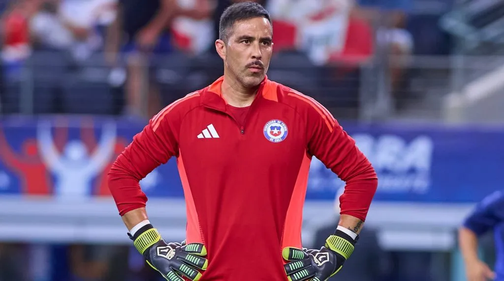 Claudio Bravo podría ser el nuevo portero de Colo Colo en 2024