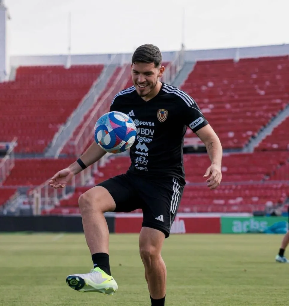 Bianneider Tamayo en el entrenamiento de Venezuela en el Estadio Nacional. Foto: Selección de Venezuela.