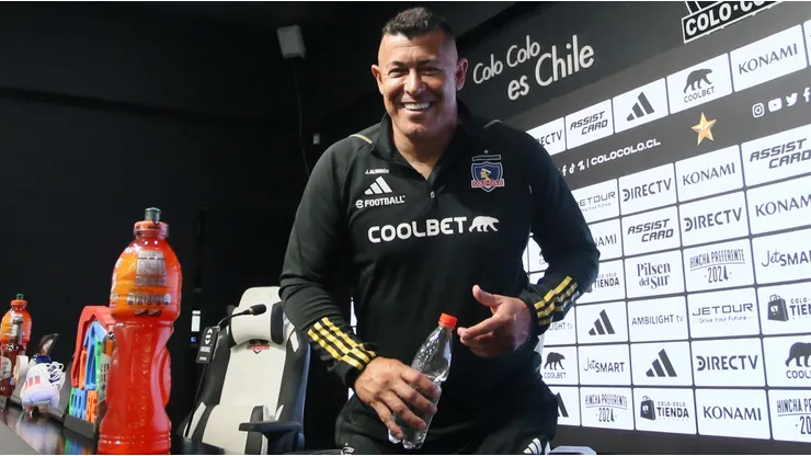 Colo Colo decide mantener a Jorge Almirón más allá de 2025.