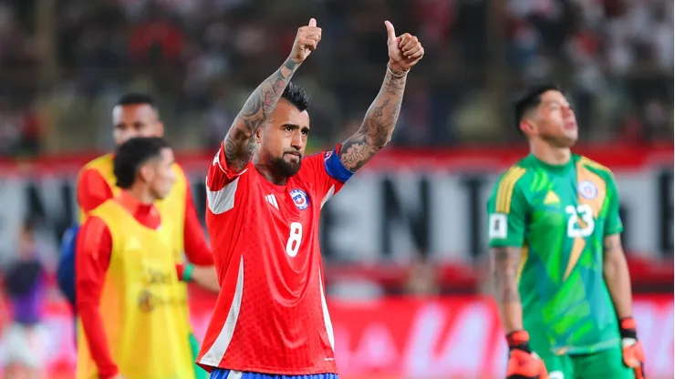 Arturo Vidal levanta a la Roja en su pésimo momento
