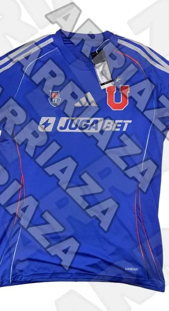El modelo de camiseta de Universidad de Chile que anda dando vueltas en redes sociales.