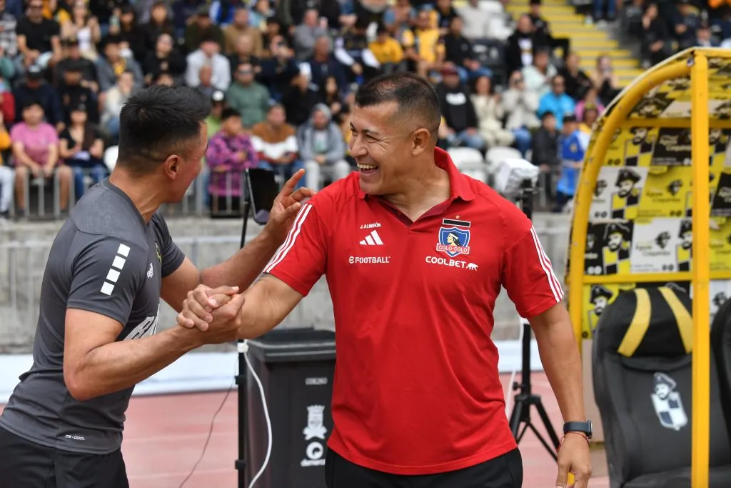 El reencuentro de Miguel Pinto con Jorge Almirón. (Alejandro Pizarro Ubilla/Photosport).