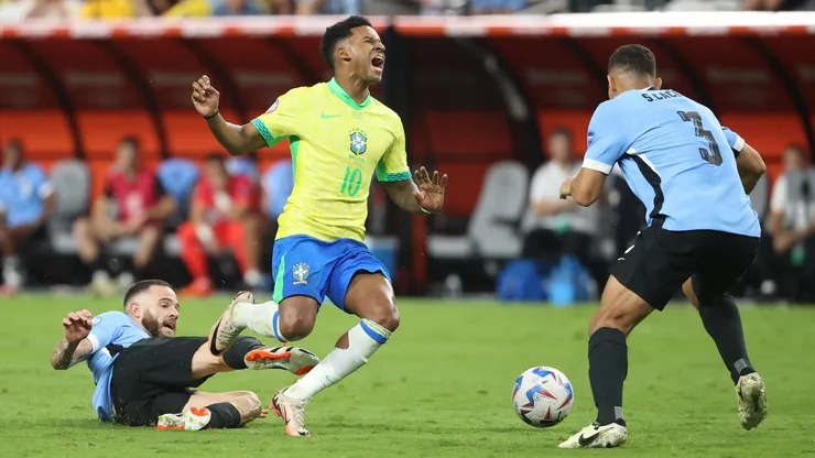 Nahitan Nández fue expulsado en el partido ante Brasil en los cuartos de final de la Copa América 2024.